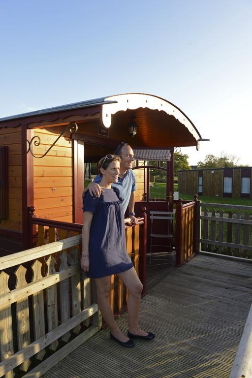 Les Roulottes & Cottages Du Moulin Chenille-Change Номер фото