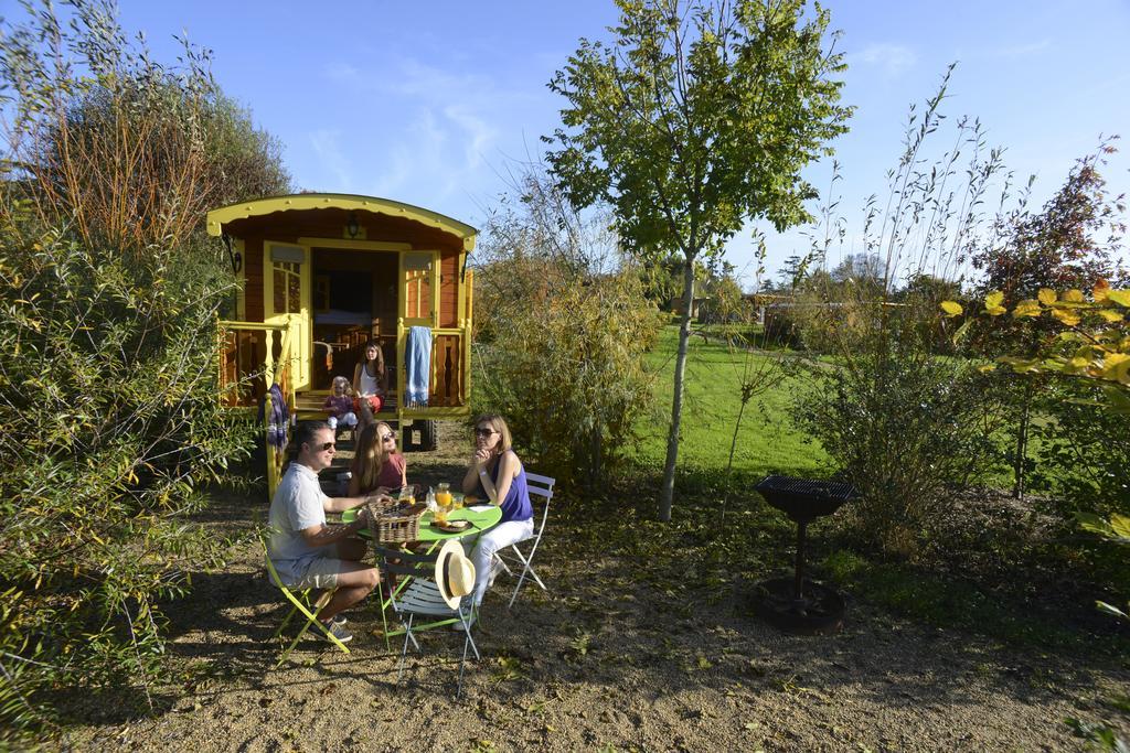 Les Roulottes & Cottages Du Moulin Chenille-Change Экстерьер фото